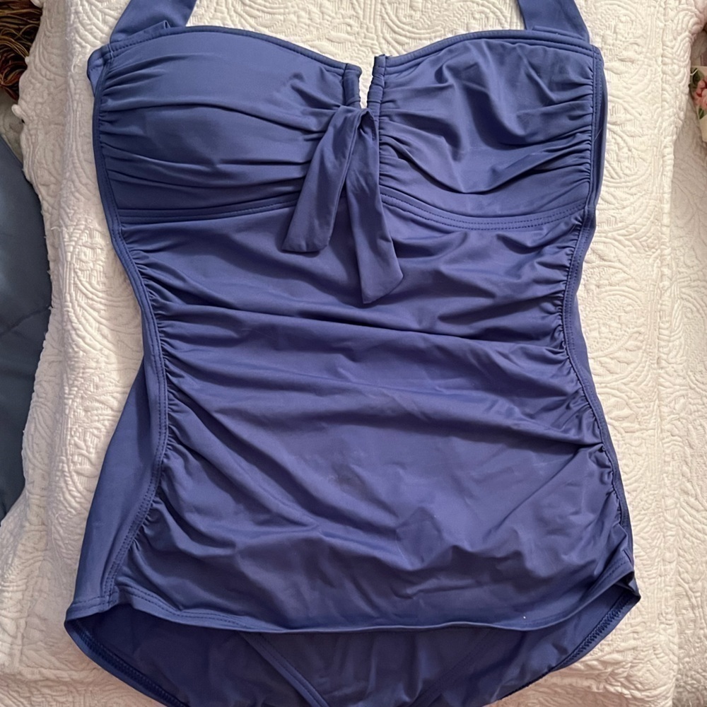 Tommy Bahama ruched one-piece, halter top, suggests the 40s, size 6. Gently used - Picture 5 of 6